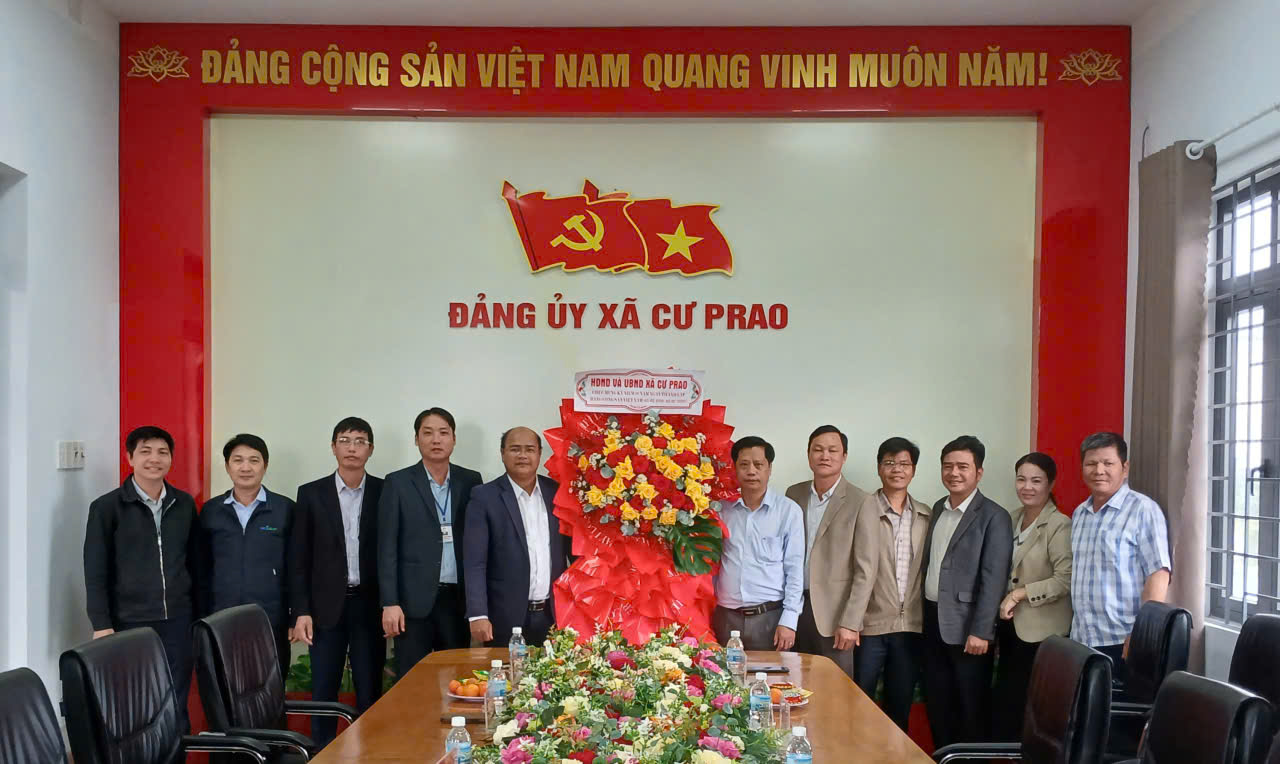 Thường trực HĐND, lãnh đạo UBND xã Krông Nô thăm, chúc mừng kỷ niệm 96 năm Ngày thành lập Đảng Cộng sản Việt Nam