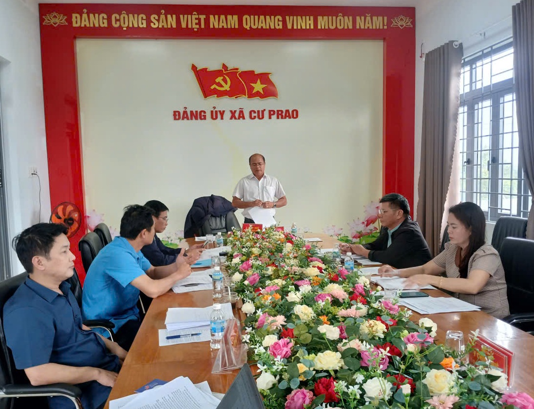 Thường trực HĐND xã tổ chức kiểm điểm, đánh giá và xếp loại chất lượng trong hệ thống chính trị năm 2025