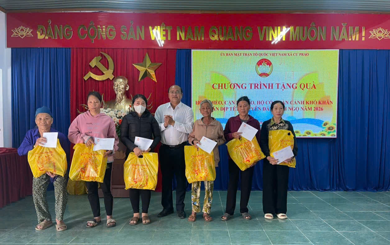 Xã Krông Nô tổ chức trao tặng quà Tết Nguyên đán Bính Ngọ năm 2026 cho hộ nghèo, hộ cận nghèo và hộ có hoàn cảnh khó khăn