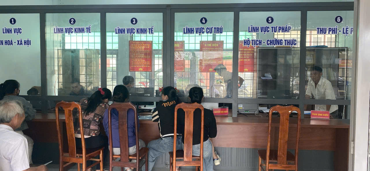 Công tác tiếp nhận, giải quyết và trả kết quả hồ sơ tại Trung tâm Phục vụ hành chính công xã Krông Nô tháng 11/2025