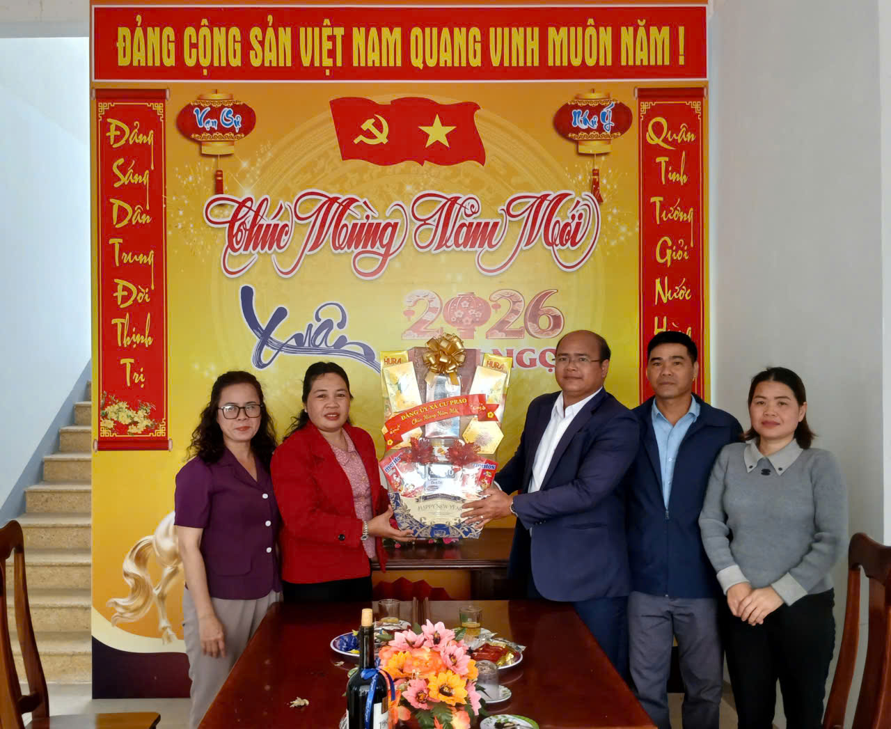 Lãnh đạo xã Krông Nô thăm, chúc Tết xã Ea Ly nhân dịp Xuân Bính Ngọ 2026