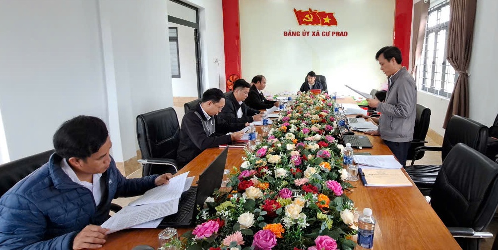 Ban Kinh tế – Ngân sách của HĐND xã Krông Nô thẩm tra các văn bản trình Kỳ họp thứ Mười hai HĐND xã khóa VI